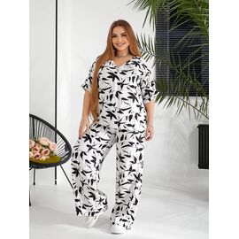 Фотография Костюм женский 700 white р.48-54 "OSKA" недорого оптом от прямого поставщика