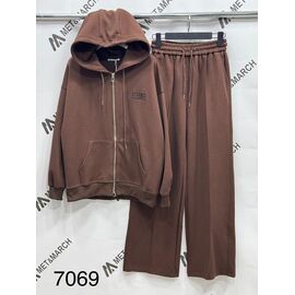 Костюм спортивний жіночий теплий 7069 brown р.one size "Met&March" недорого оптом від прямого постачальника