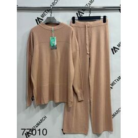 Фотография Костюм женский тёплый 77010 brown р.one size "Met&March" недорого оптом от прямого поставщика