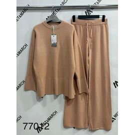 Фотография Костюм женский тёплый 77012 beige р.one size "Met&March" недорого оптом от прямого поставщика