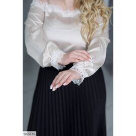 Виконана зі струмливого шовку армані, який красиво лягає по фігурі та дарує відчуття легкості й жіночності р.44-46 "LANA" купити недорого від прямого постачальника