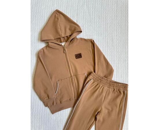 Костюм детский спортивный на мальчика 445 brown р.3-6 "BURATINO" недорого оптом от прямого поставщика, изображение 2 Фотография Костюм детский спортивный на мальчика 445 brown р.3-6 "BURATINO" недорого оптом от прямого поставщика, изображение 2