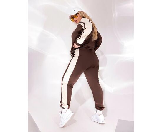 Костюм спортивный женский тёплый 1053 brown р.50-60 "Seven Zikina" недорого оптом от прямого поставщика, изображение 2 Фотография Костюм спортивный женский тёплый 1053 brown р.50-60 "Seven Zikina" недорого оптом от прямого поставщика, изображение 2