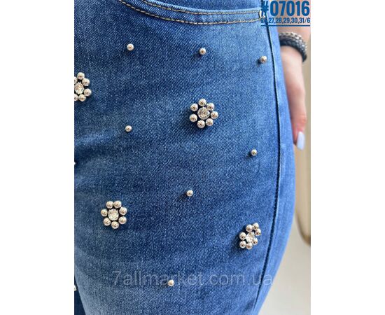 Фотография Женские джинсы со стразами и искусственными жемчужинами размерный ряд 26,27,28,29,30,31 "PARTNERS", изображение 4