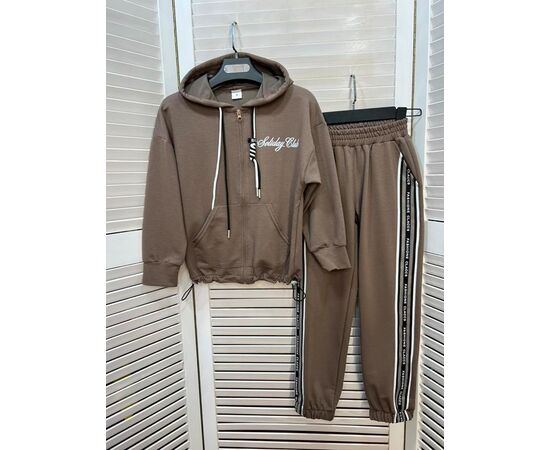 Костюм дитячий спортивний на дівчинку M202 brown р.6-12 "Major" недорого оптом від прямого постачальника Костюм дитячий спортивний на дівчинку M202 brown р.6-12 "Major" недорого оптом від прямого постачальника