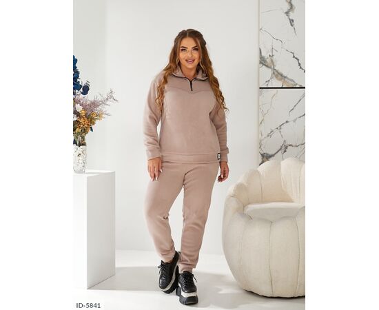 Фотография Теплый костюм из качественного флиса полар, брюки с удобными карманами средней посадки, на поясе резинка, внизу штанины манжет, на кофте спереди вверху вшита короткая функциональная молния, кофта имеет длинные рукава заканчивающиеся манжетами в тон р.48-5, изображение 4