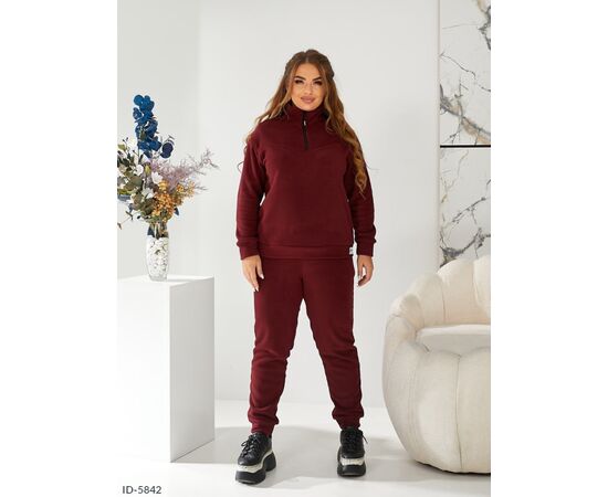 Фотография Теплый костюм из качественного флиса полар, брюки с удобными карманами средней посадки, на поясе резинка, внизу штанины манжет, на кофте спереди вверху вшита короткая функциональная молния, кофта имеет длинные рукава заканчивающиеся манжетами в тон р.48-5, изображение 3