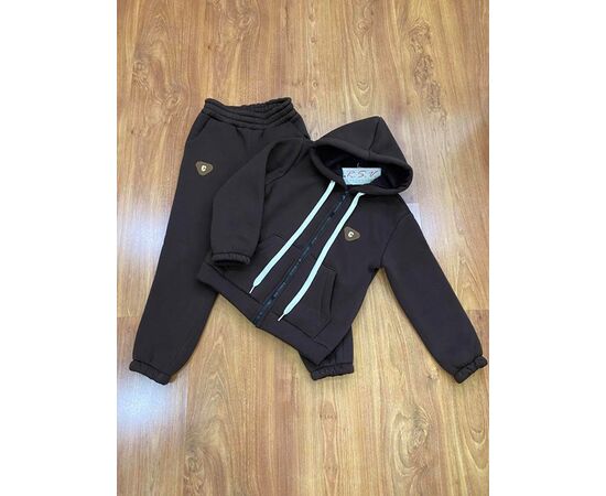 Костюм детский спортивный тёплый на девочку 254-3 brown р.110-134 "Marimaks" недорого оптом от прямого поставщика Фотография Костюм детский спортивный тёплый на девочку 254-3 brown р.110-134 "Marimaks" недорого оптом от прямого поставщика