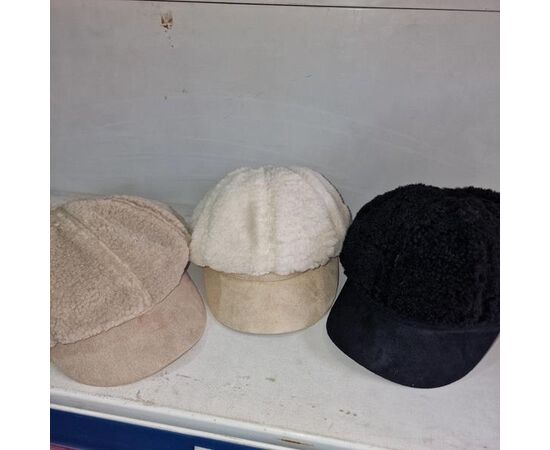 Кепка утеплённая женская M9 mix р.56-59 "WHITE" недорого оптом от прямого поставщика Фотография Кепка утеплённая женская M9 mix р.56-59 "WHITE" недорого оптом от прямого поставщика