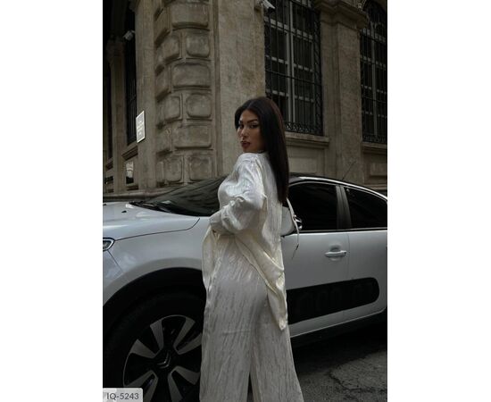 Фотография Костюм-двойка: рубашка + брюки клеш, приятная ткань с качественным серебряным напылением, переливается хорошим сиянием на свете, в таком костюме вы не остаться не замеченной р.42-44;46-48 "VLADA" купить недорого от прямого поставщика, изображение 3